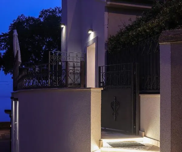 Ribica Luxury Oda ve Kahvaltı 4*